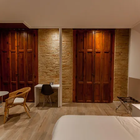 Host & Валенсия