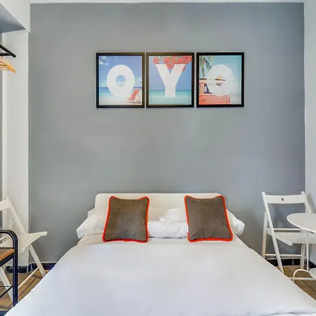 بيت ضيافة Oyo Ruzafa 3*