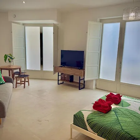 Glamour 2 Next To The Center * Valence