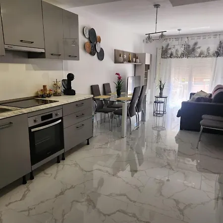 In Vera With Rooftop Pool ולנסיה