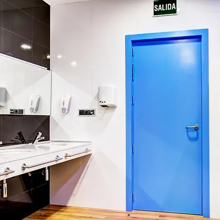 Urban Youth Hostel *