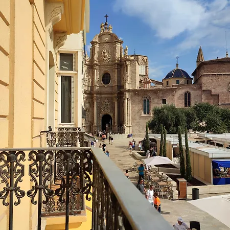 Flats Friends Plaza De La Reina Valensiya