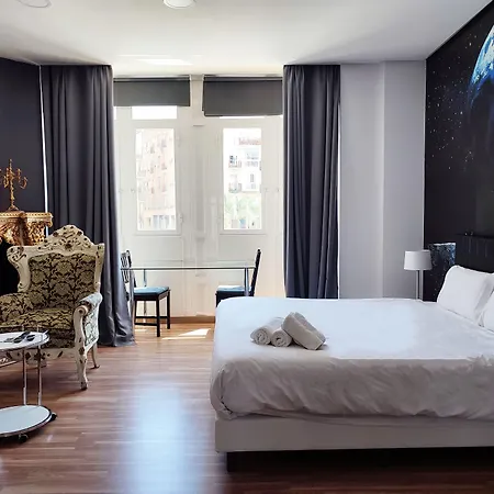 Flats Friends Plaza De La Reina Walencja