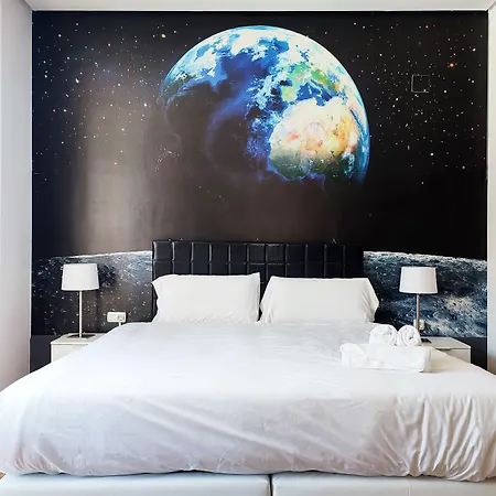 Flats Friends Plaza De La Reina 4*