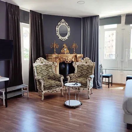 Flats Friends Plaza De La Reina Konukevi Valensiya