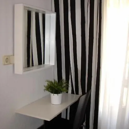 瓦伦西亚多米尔旅舍 3*