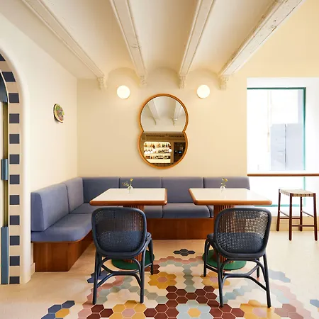 Casa Clarita 4*