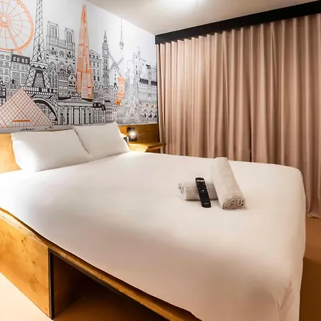 Ξενοδοχείο Easyhotel Ciutat Vella 2*