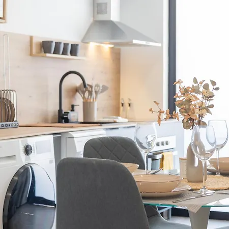 Deluxe - Ii * Valencia