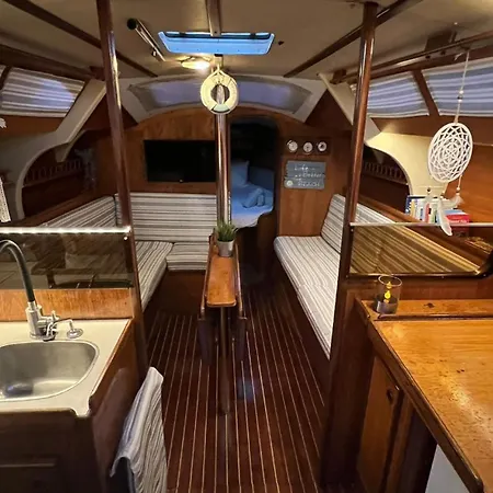 Unique Experience In Sailboat! In The 4 Seasons!! B Shi Bådhotel