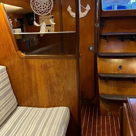 Unique Experience In Sailboat! In The 4 Seasons!! B Shi *