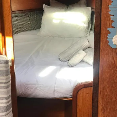 Unique Experience In Sailboat! In The 4 Seasons!! B Shi Bådhotel *