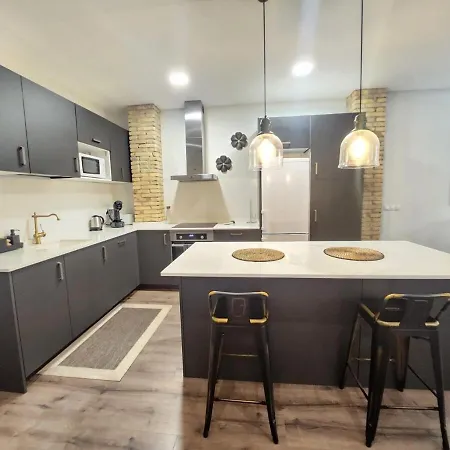 New! Designer In Center With Fast Wi-fi Daire Valensiya