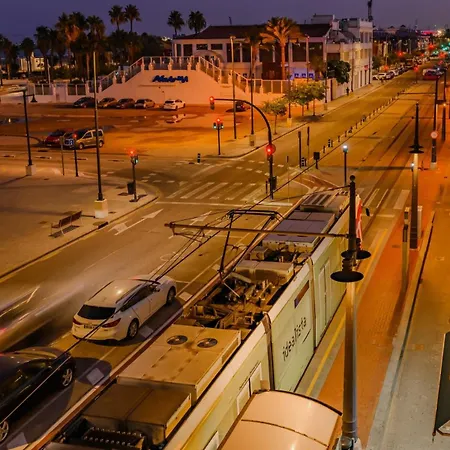 Cabanal Beachfront , 1 Min To Sea , Ac , Coffee , Balcony , Fastwifi *