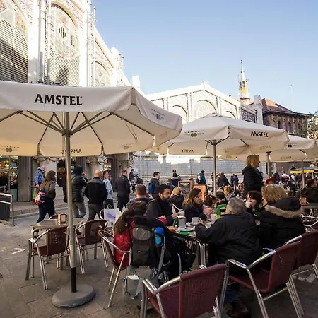 Apartament Window To Market