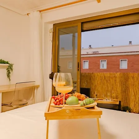 Cabanal Beachfront , 1 Min To Sea , Ac , Coffee , Balcony , Fastwifi