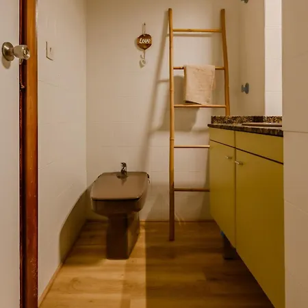 דירה Cabanal Beachfront , 1 Min To Sea , Ac , Coffee , Balcony , Fastwifi