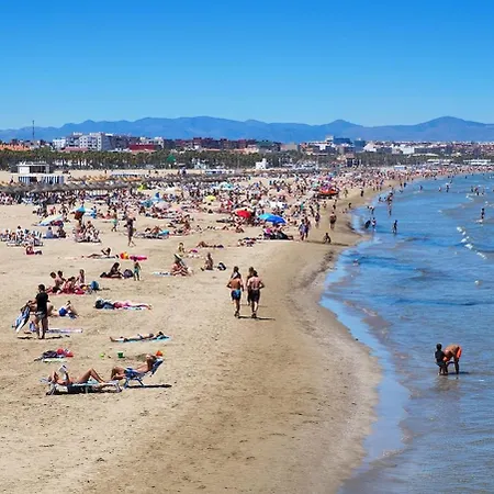 Cabanal Beachfront , 1 Min To Sea , Ac , Coffee , Balcony , Fastwifi * Valenza