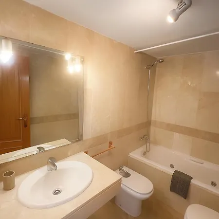 Cortes - Pool Paddle Tennis Court And Gym Valenza