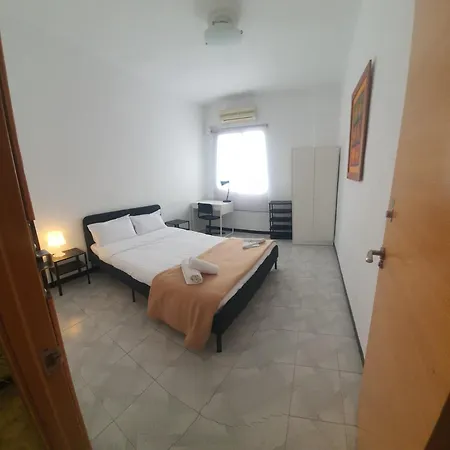 Tranquila, Centrica Y Luminosa De Matrimonio En Vivienda Compartida 홈스테이
