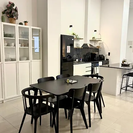 아파트 Across From The Turia Modern