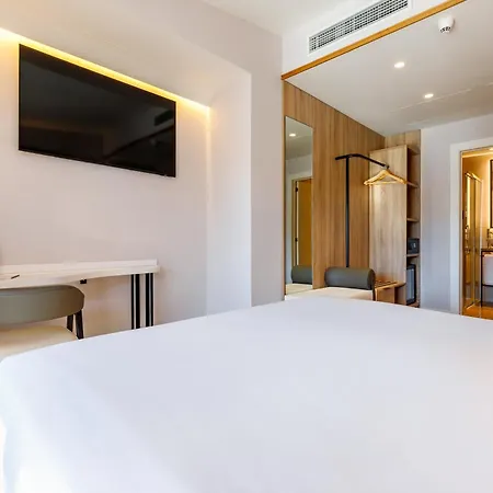 فندق Petit Palace Plaza De La Reina 3*