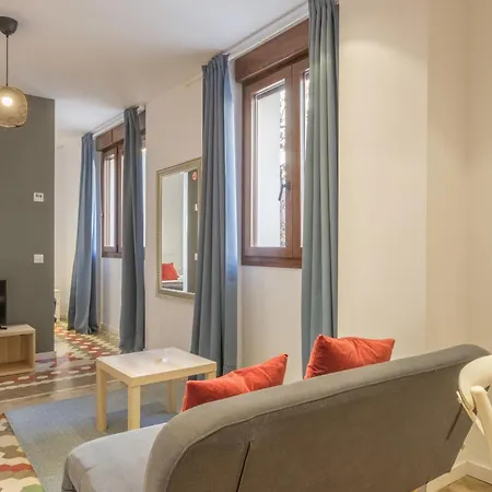 Ξενοδοχείο με διαμερίσματα With Antique Floor & Lots Of Sun Light