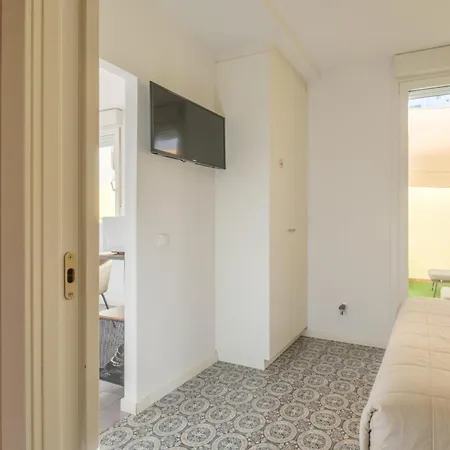 Marvellous With A Large Private Terrace Апарт-отель 4*