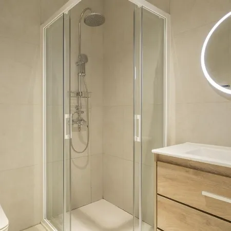 Chic & Comfortable Apartment, Private Terrace מלון דירות 4*
