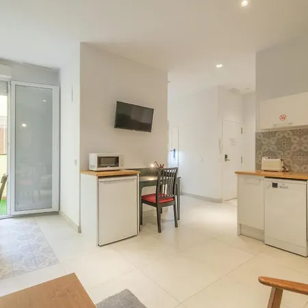 Aparthotel Chic & Comfortable Apartment, Private Terrace 4*