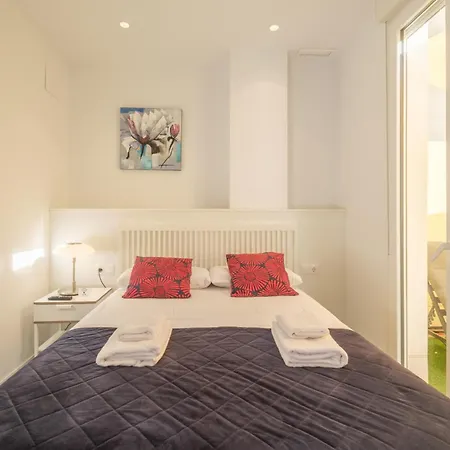 Gorgeous With A Large Private Terrace מלון דירות