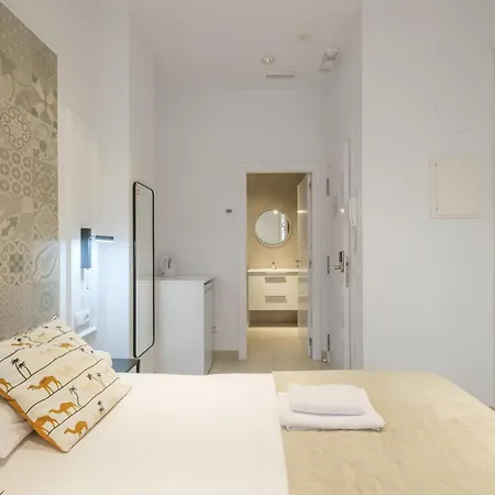 بيت ضيافة Comfortable Close To Centre 4*