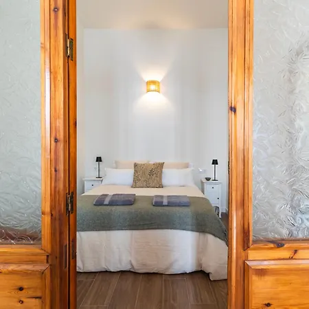 Prime Location, Bright & Cozy Apartamento