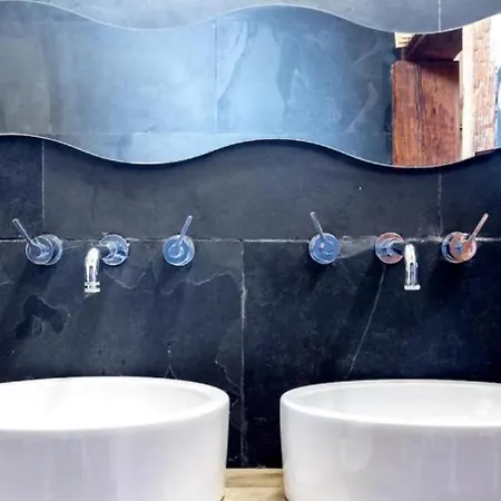 Gran ático Premium Del Siglo Xvi Con Tres Terrazas Privadas Hasta 7 Huéspedes En Ciutat Vella Apartamento *