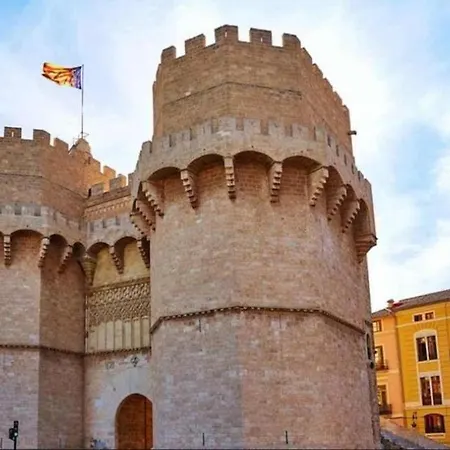 아파트 Gran Atico Premium Del Siglo Xvi Con Tres Terrazas Privadas Hasta 7 Huespedes En Ciutat Vella *