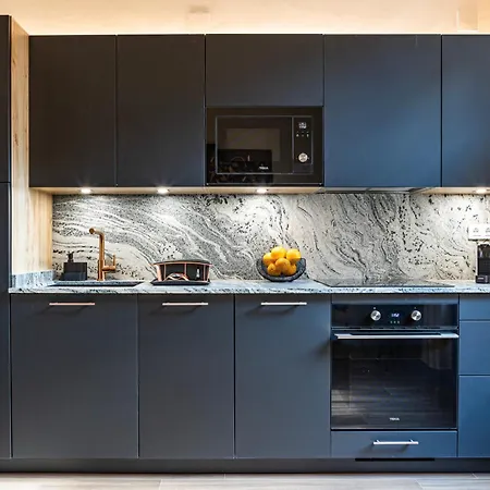 Prime Location, Bright & Cozy