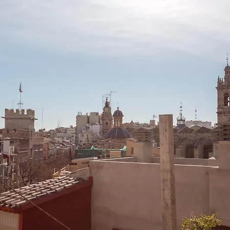 Atico Exclusivo Del Siglo Xvi Con Terraza Privada En El Corazon De Ciutat Vella شقة