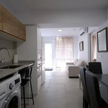 Apartment El Cabanyal Modern 2-bedroom By The Sea