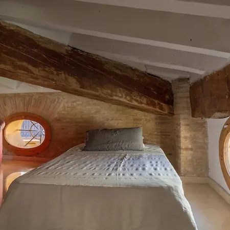 Apartamento ático Exclusivo Del Siglo Xvi Con Dos Terrazas En El Corazón De Ciutat Vella *