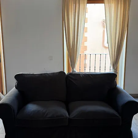 Plaza La Reina 3th Floor & No Elevator Апартаменты *