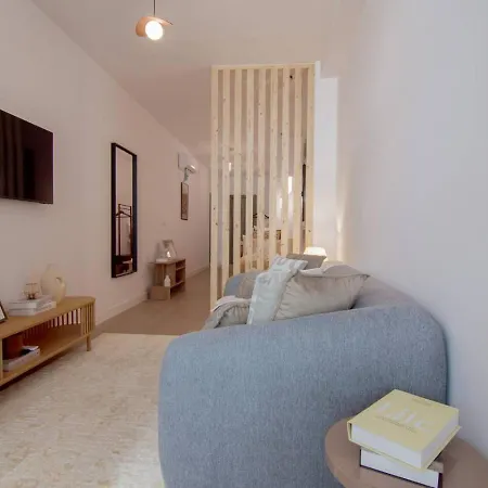 Apartment Nomad Viveros 01 *