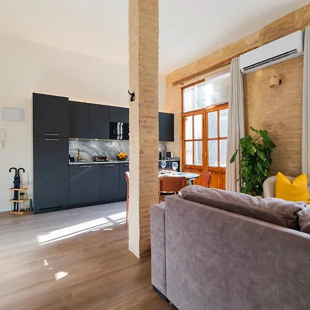 Prime Location, Bright & Cozy *