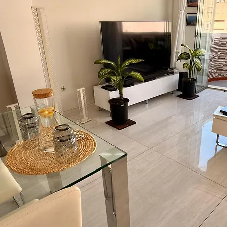 Privada Con Bano En Un Moderno Y Centrico Atico En Ciutat Vella Homestay *