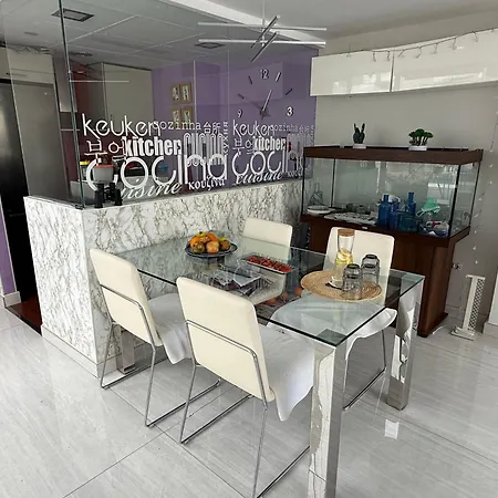 Homestay Privada Con Bano En Un Moderno Y Centrico Atico En Ciutat Vella *