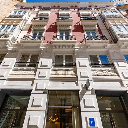 Отель Petit Palace Plaza De La Reina Валенсия
