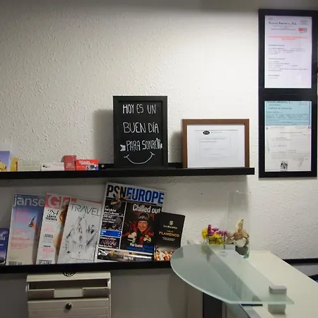 瓦伦西亚多米尔旅舍 3*