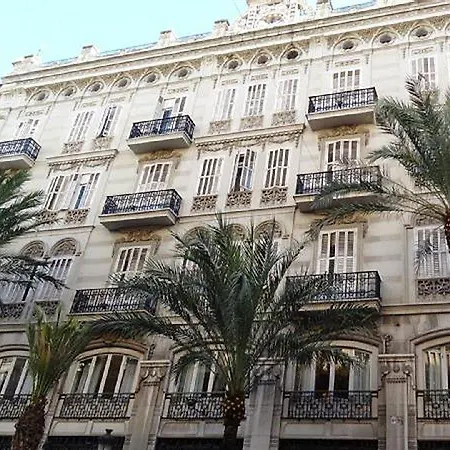 One Shot Reina Victoria Hotel