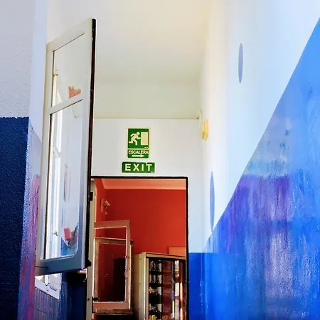 Feetup Backpackers Hostal *