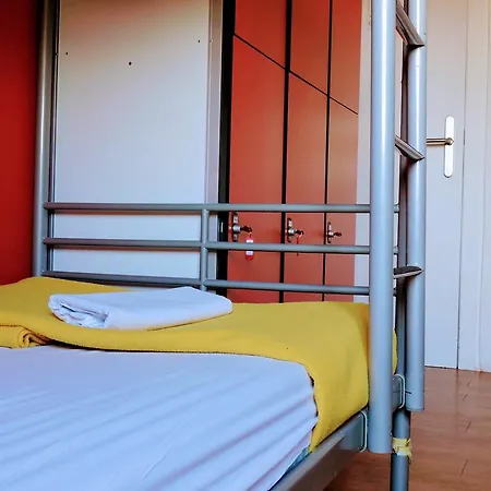 Feetup Backpackers Hostal *