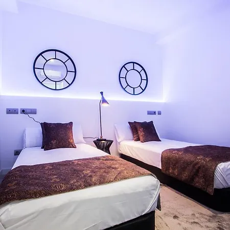 Luxury - Boutique Center *